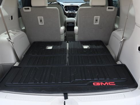 Used 2023 GMC Acadia Denali w/ Denali Ultimate Package FWD image 5