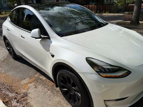 Used 2021 Tesla Model Y Long Range AWD/4WD image 9