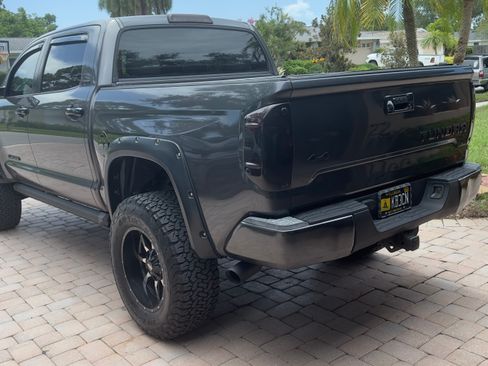 Used 2015 Toyota Tundra Limited w/ TRD Off Road Package AWD/4WD image 4
