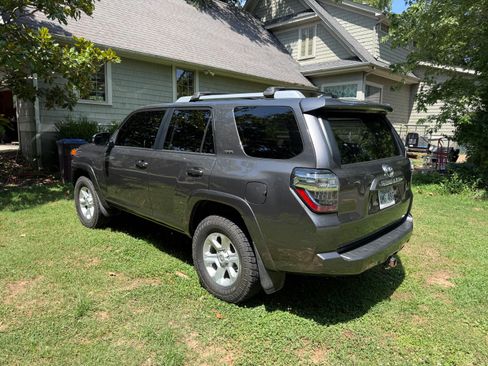 Used 2018 Toyota 4Runner SR5 Premium AWD/4WD image 10