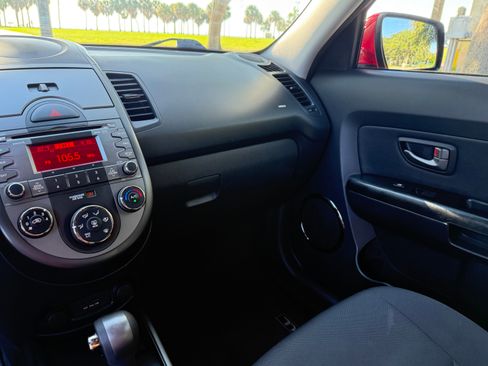 Used 2010 Kia Soul + FWD image 12