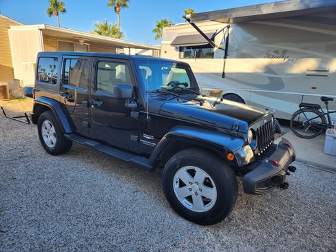 Used 2007 Jeep Wrangler Unlimited Sahara w/ Dual Top Group image 5