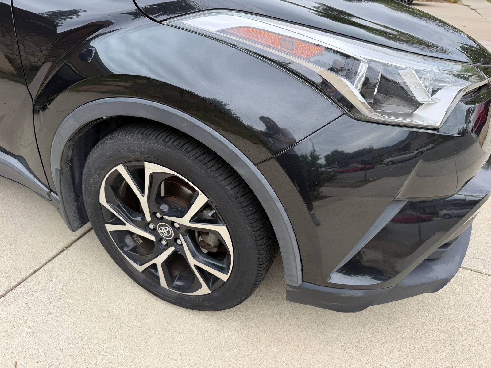Used 2019 Toyota C-HR XLE FWD image 18