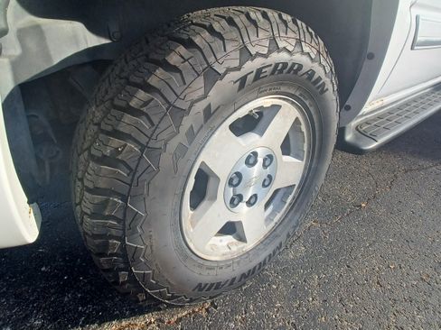 Used 2004 Chevrolet Suburban LT w/ Preferred Equipment Group image 15