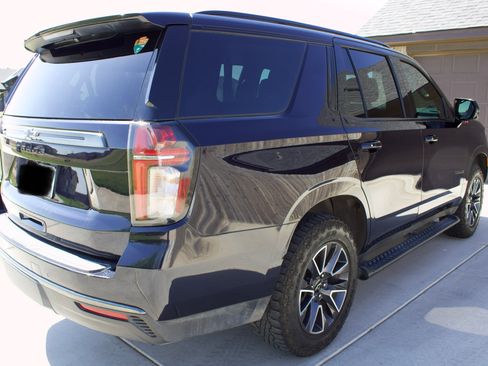 Used 2021 Chevrolet Tahoe Z71 w/ Luxury Package AWD/4WD image 4