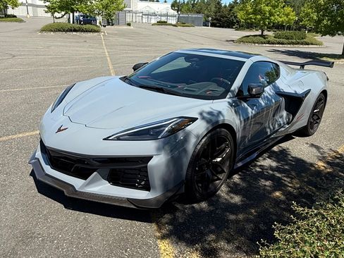 Used 2025 Chevrolet Corvette Z06 image 6