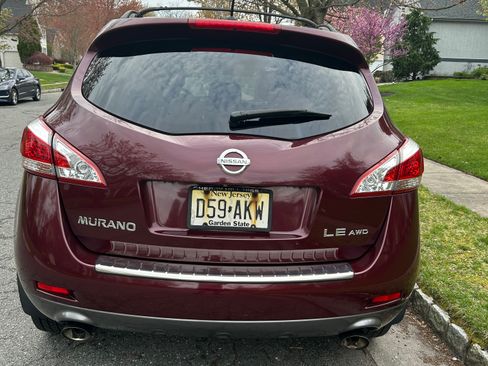 Used 2011 Nissan Murano LE w/ Navigation Pkg image 2