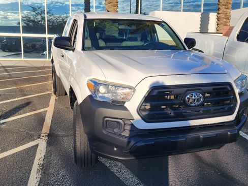 Used 2017 Toyota Tacoma 2WD Access Cab image 2
