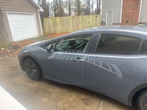 Used 2024 Toyota Prius LE FWD image 5