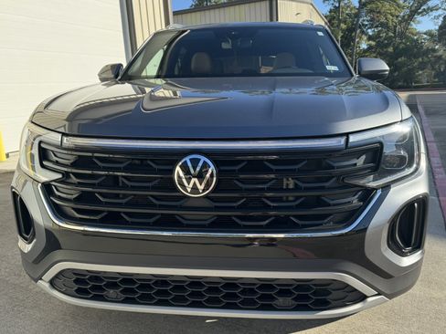 Used 2024 Volkswagen Atlas Cross Sport SE image 2
