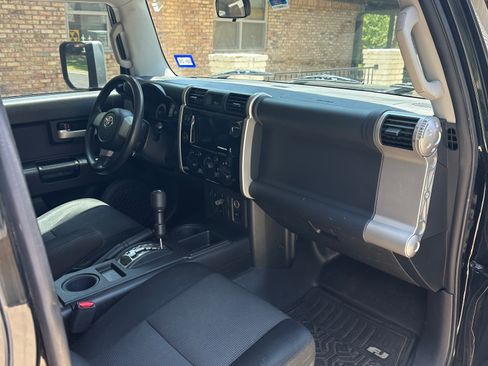 Used 2008 Toyota FJ Cruiser 2WD image 6