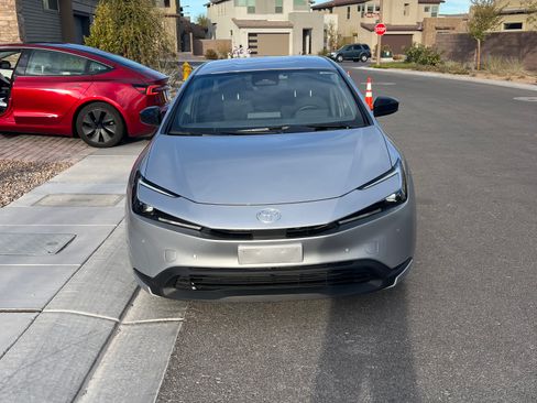 Used 2023 Toyota Prius LE FWD image 4