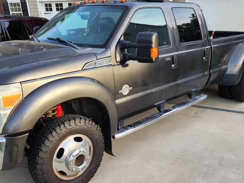 Used 2016 Ford F350 Lariat w/ Lariat Interior Package image 15