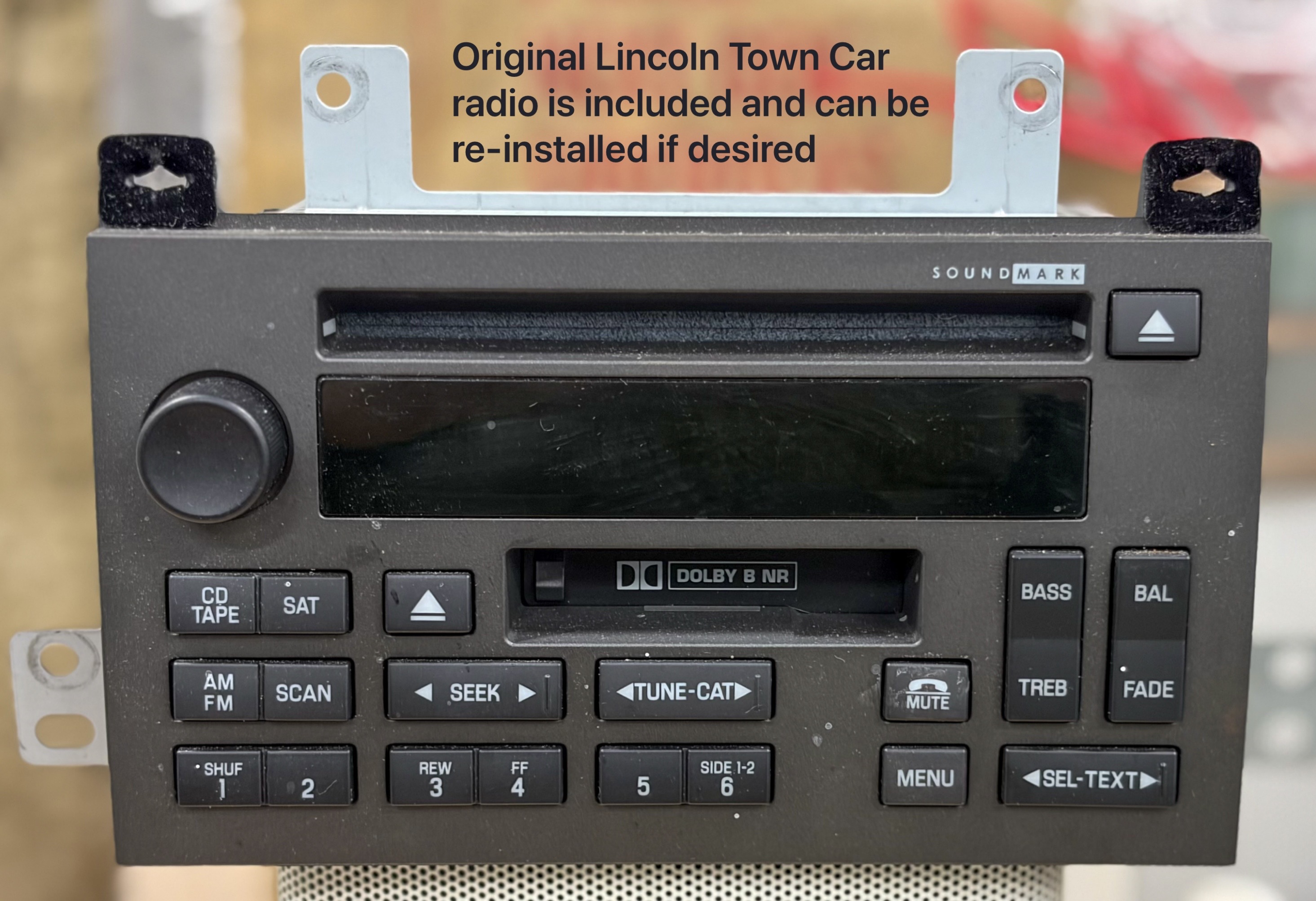 Used 2005 Lincoln Town Car Signature Limited RWD image 16