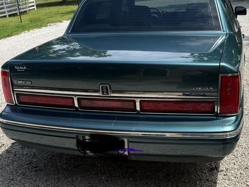 Used 1996 Lincoln Town Car Executive RWD image 6