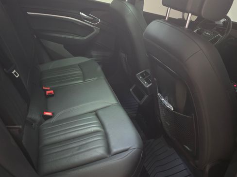 Used 2022 Audi e-tron Premium Plus w/ Premium Plus Package image 8