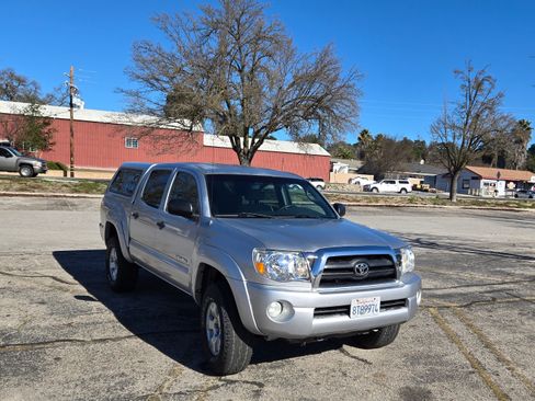 Used 2006 Toyota Tacoma PreRunner w/ SR5 Pkg #2 image 4