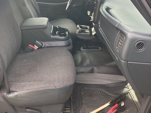 Used 2000 Chevrolet Silverado 1500 4x4 Regular Cab w/ Firm Ride Suspension Pkg image 9