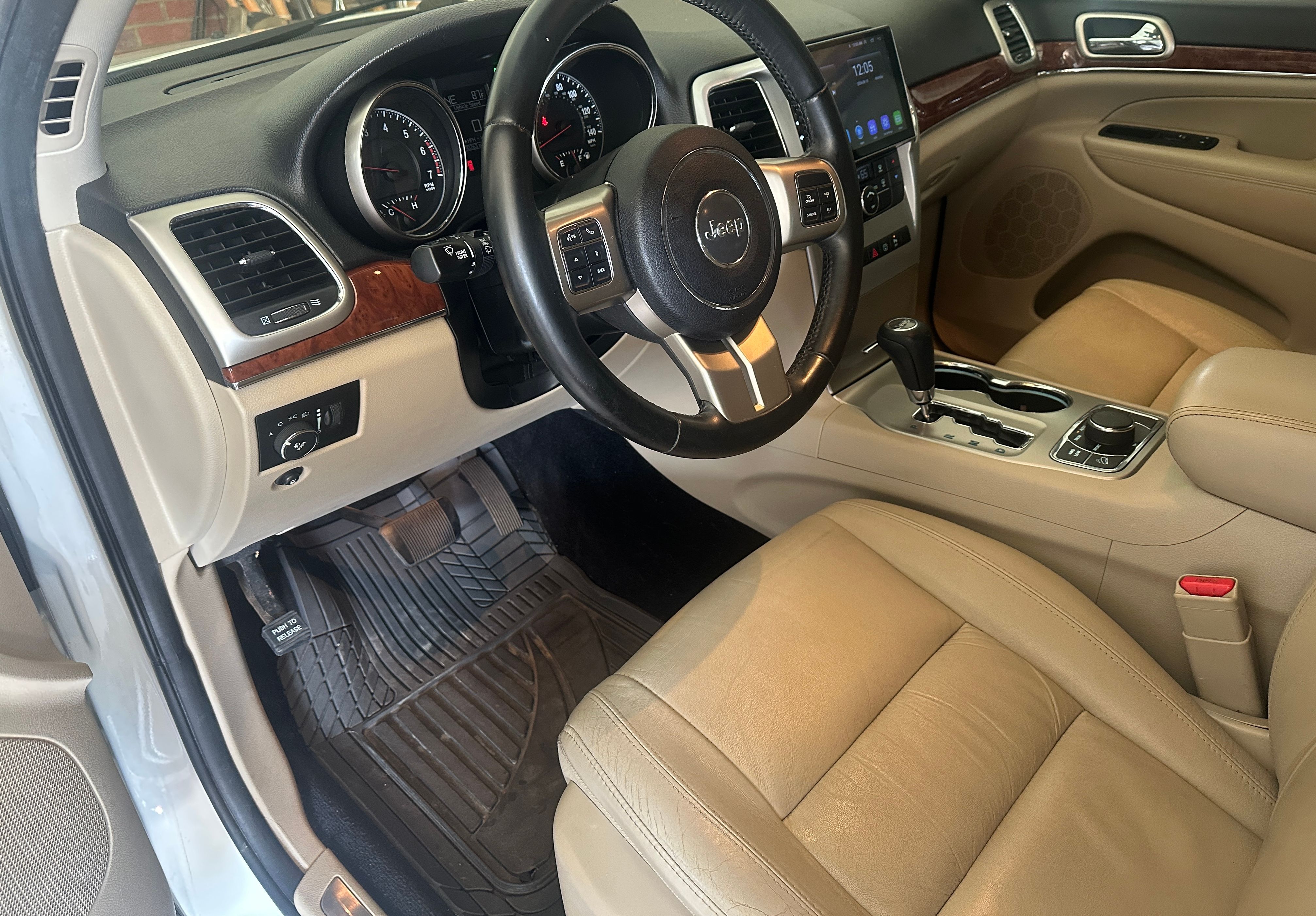 Used 2013 Jeep Grand Cherokee Limited AWD/4WD image 6