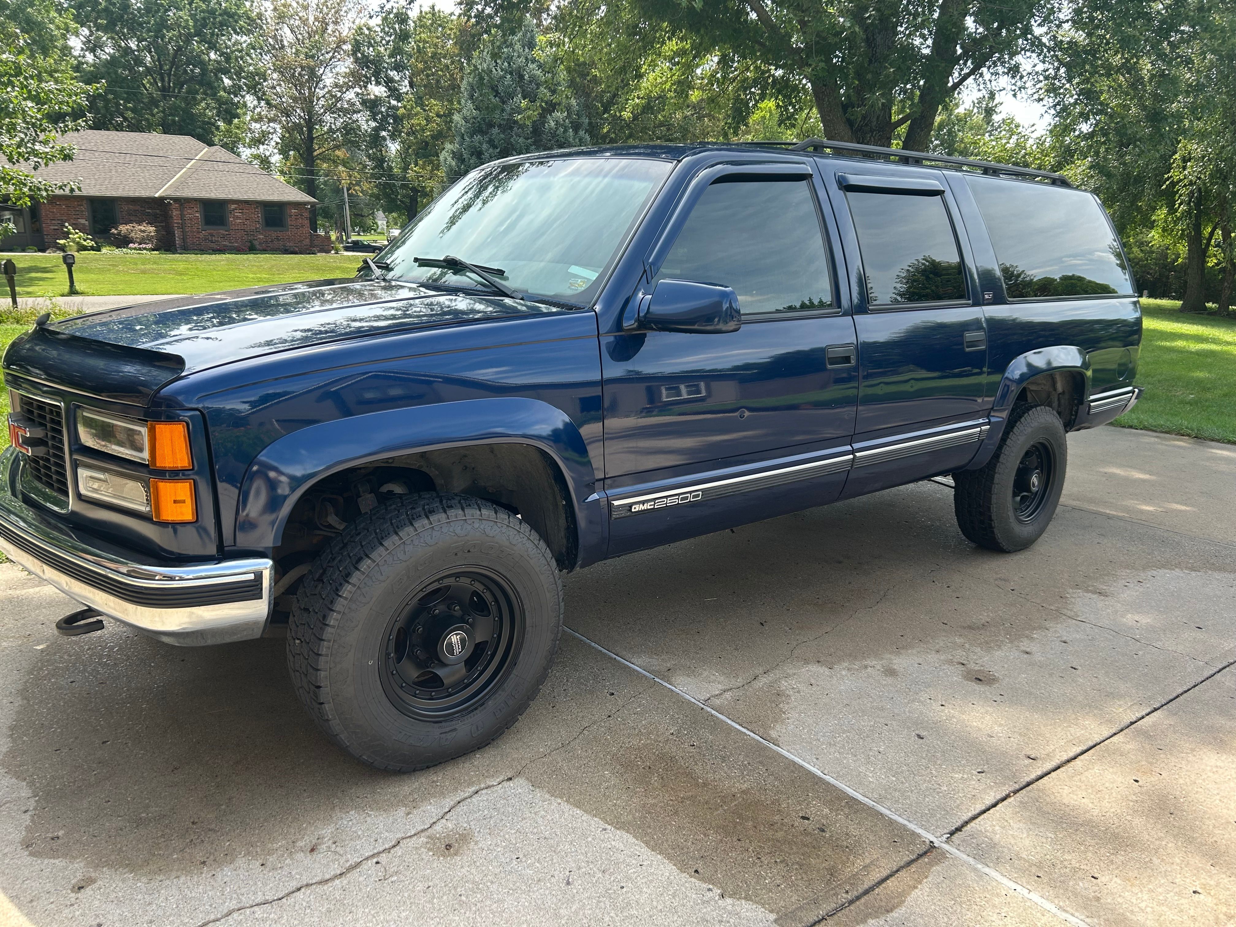 Used 1996 GMC Suburban 2500 AWD/4WD image 2