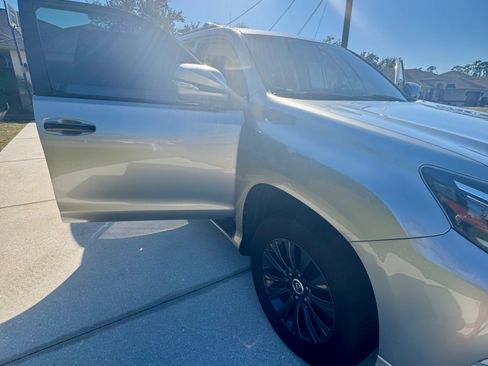 Used 2021 Lexus GX 460 Premium w/ Accessory Package image 14