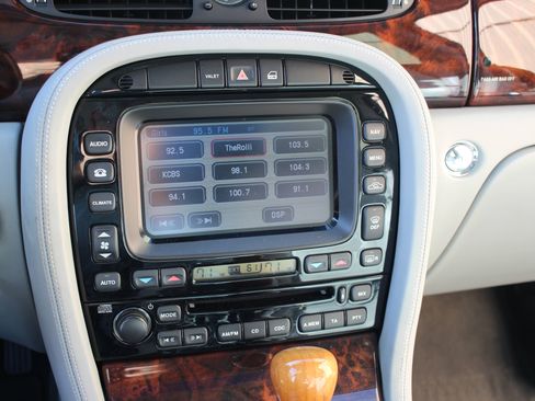 Used 2004 Jaguar XJ8 RWD image 8