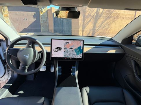 Used 2019 Tesla Model 3 Performance image 8