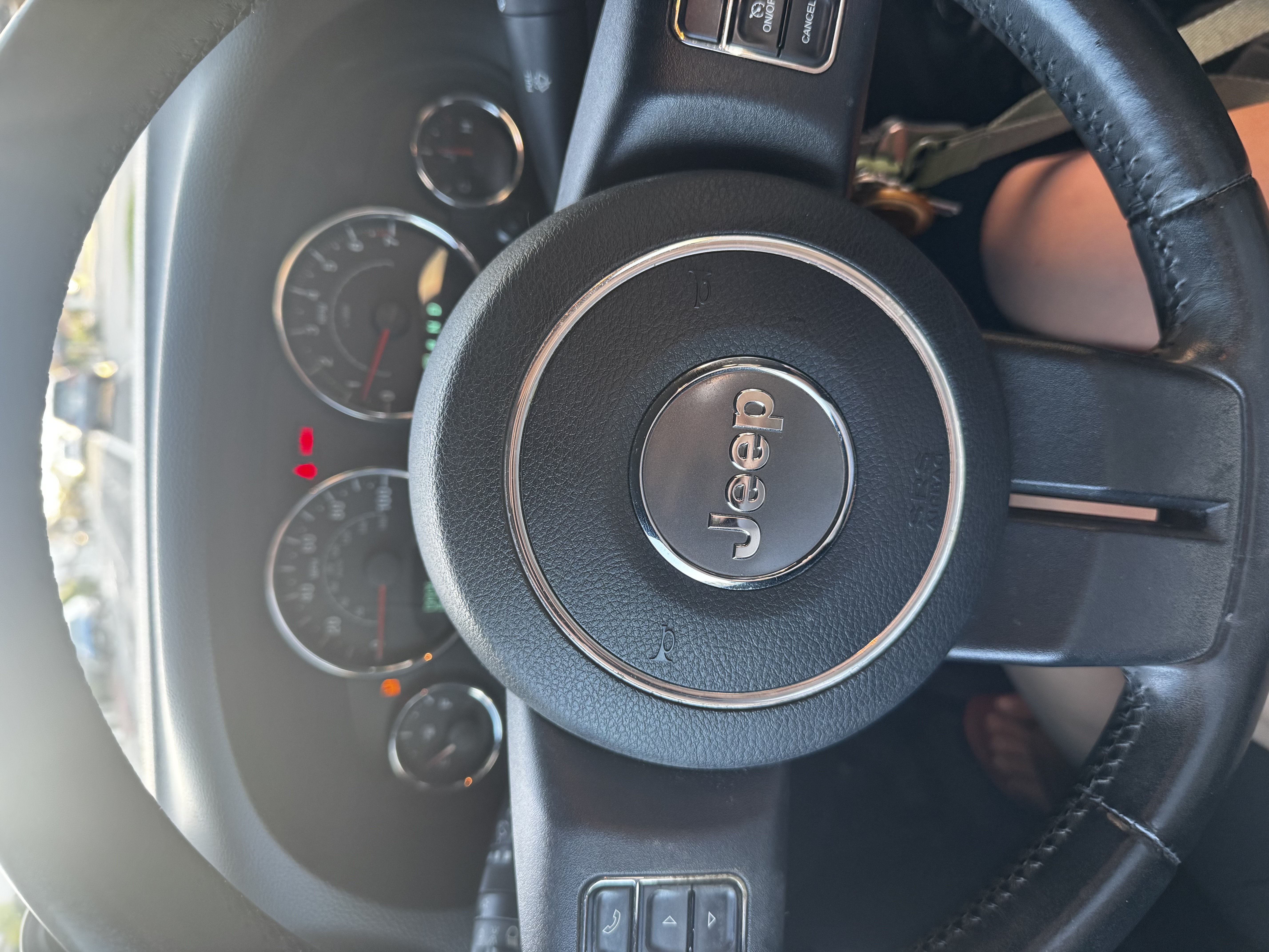Used 2013 Jeep Wrangler Sport w/ Connectivity Group AWD/4WD image 12
