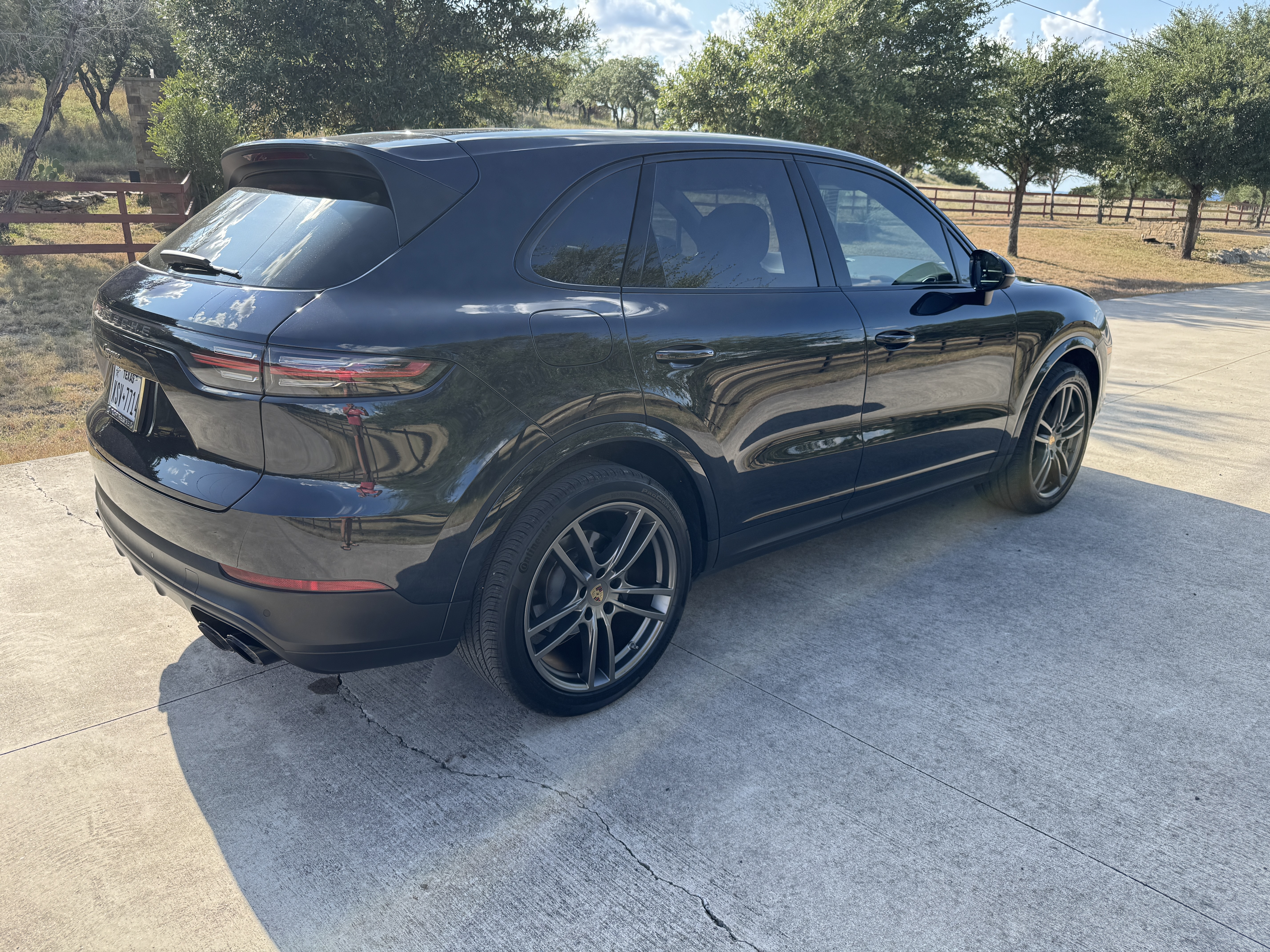 Used 2022 Porsche Cayenne Platinum Edition AWD/4WD image 6
