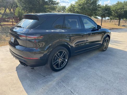 Used 2022 Porsche Cayenne Platinum Edition AWD/4WD image 6