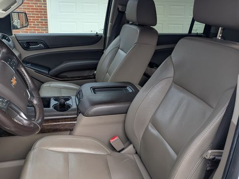 Used 2018 Chevrolet Suburban LT image 22