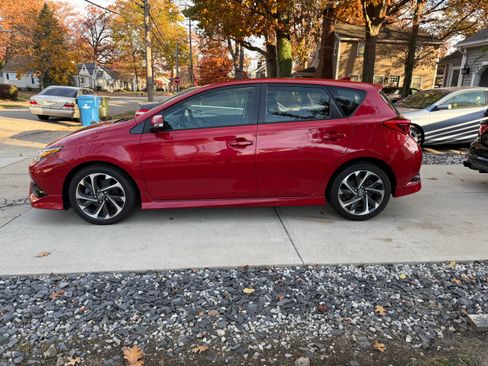 Used 2018 Toyota Corolla iM image 8