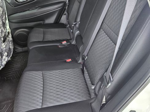 Used 2020 Nissan Rogue SV image 10