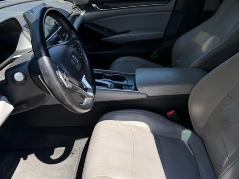 Used 2018 Honda Accord Touring image 11