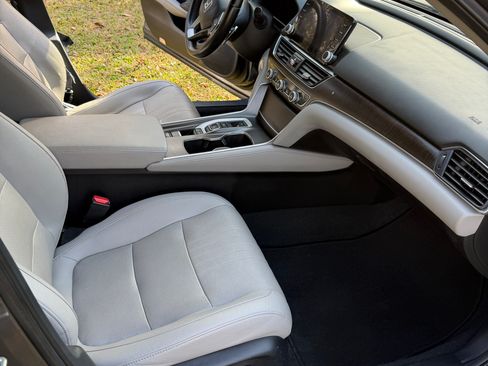 Used 2020 Honda Accord Touring image 12