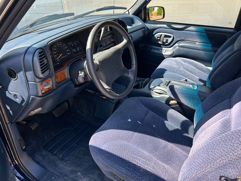 Used 1995 Chevrolet Tahoe 4WD 2-Door image 17