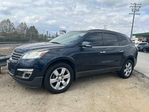 Used 2017 Chevrolet Traverse LT w/ Style and Technology Package image 1