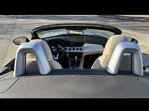 Used 2011 BMW Z4 sDrive30i image 13