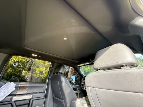 Used 2022 Ford F250 Lariat w/ Black Appearance Package image 8