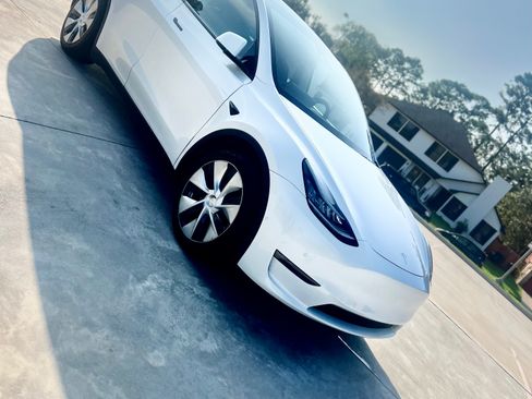 Used 2021 Tesla Model Y Long Range AWD/4WD image 9