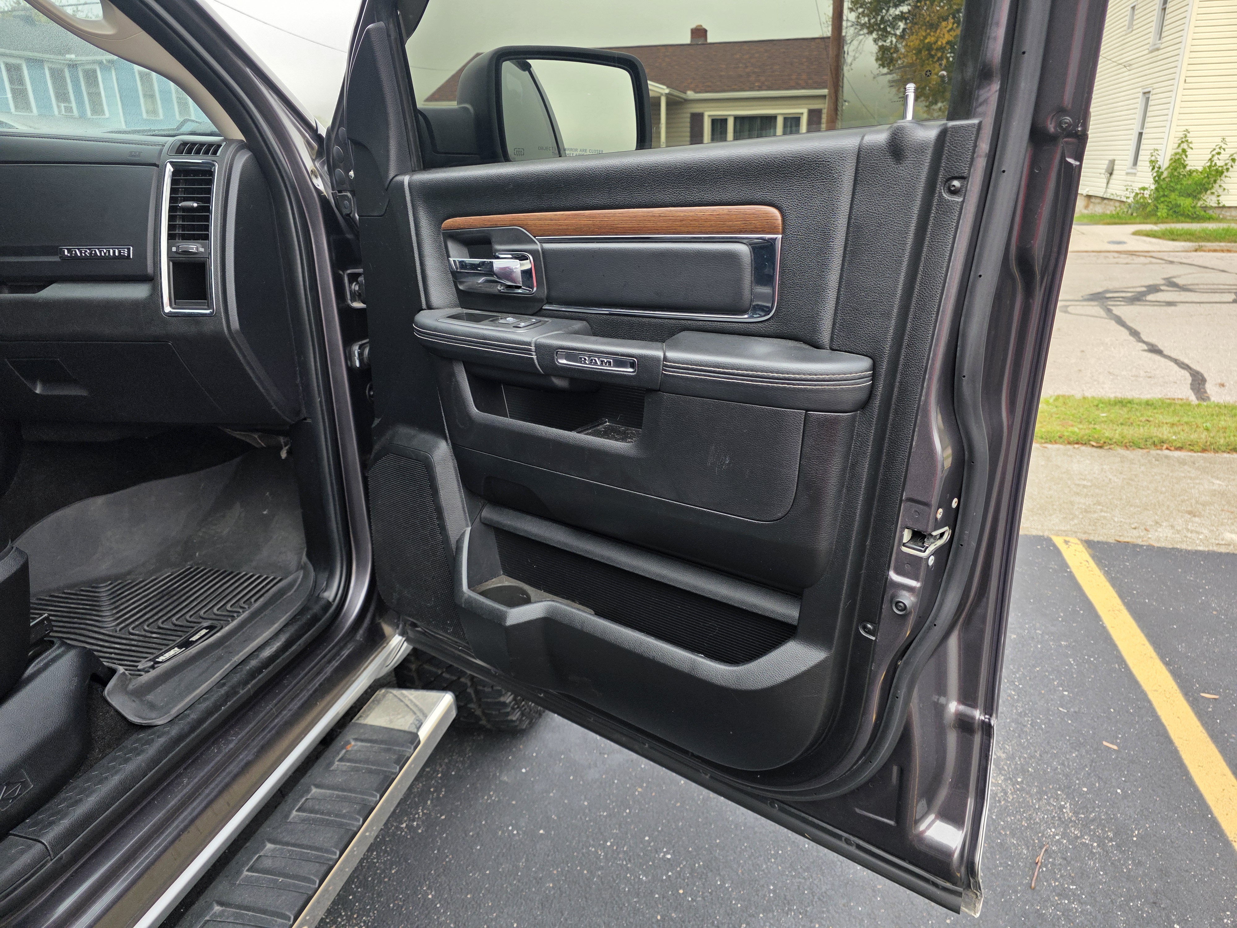 Used 2014 RAM 1500 Laramie w/ Convenience Group AWD/4WD image 11