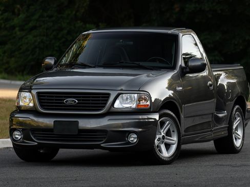 Used 2004 Ford F150 Lightning image 1