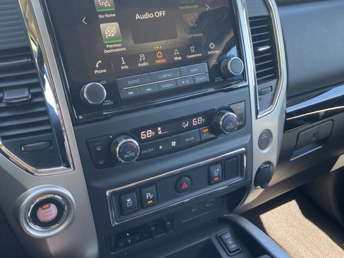 Used 2021 Nissan Titan SV w/ SV Convenience Package RWD image 13