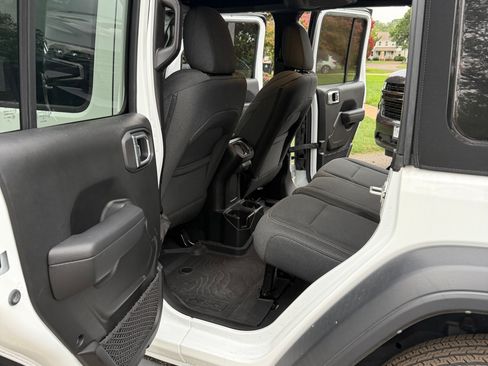 Used 2024 Jeep Wrangler Unlimited Sport AWD/4WD image 8