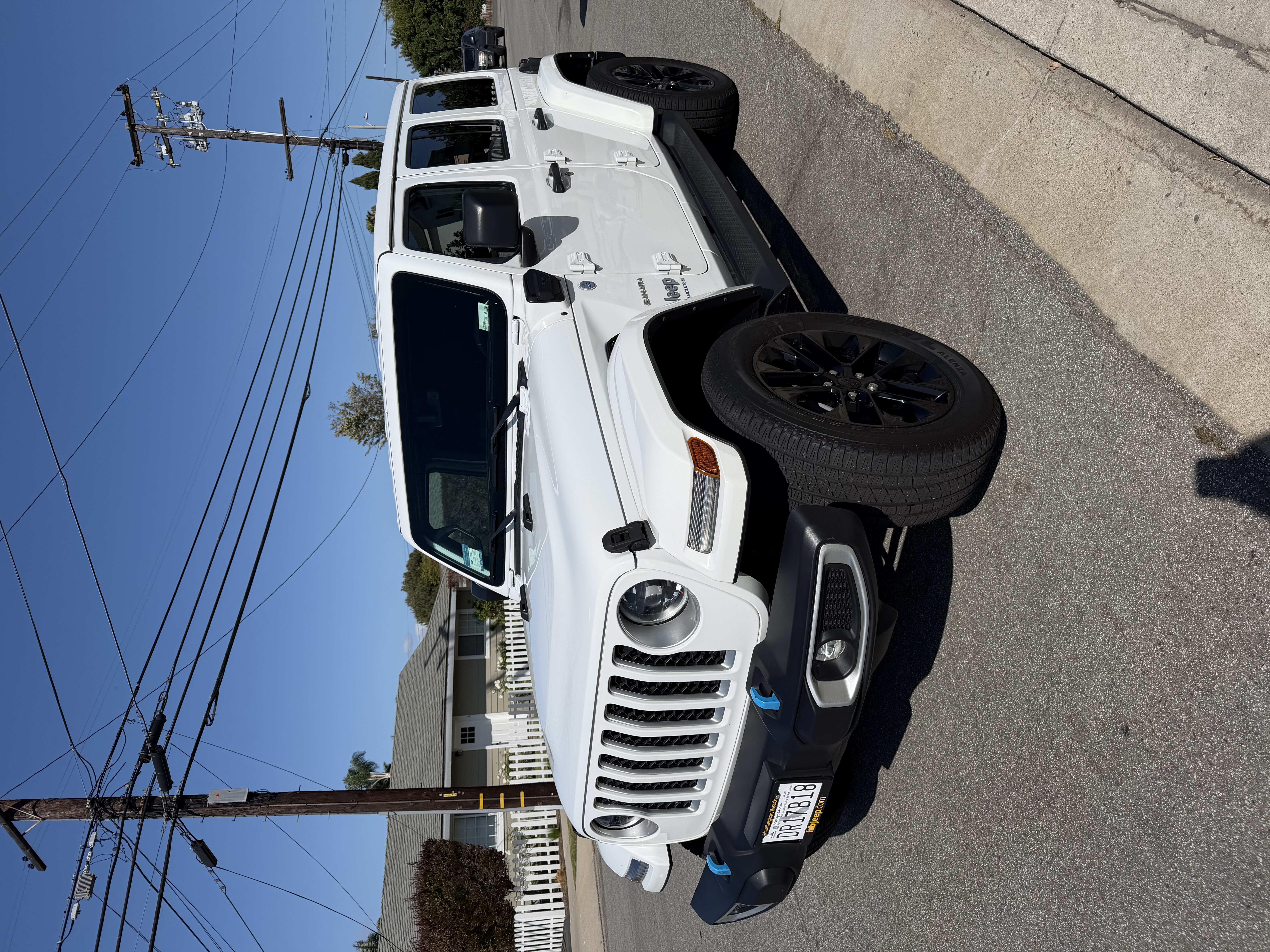 Used 2023 Jeep Wrangler Unlimited Sahara w/ Cold Weather Group AWD/4WD image 1