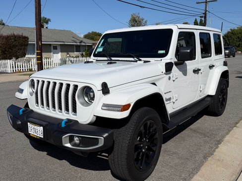 Used 2023 Jeep Wrangler Unlimited Sahara w/ Cold Weather Group AWD/4WD image 1
