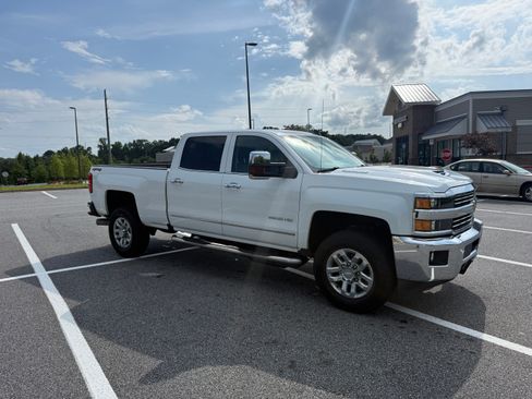 Used 2018 Chevrolet Silverado 2500 LTZ w/ Duramax Plus Package AWD/4WD image 4