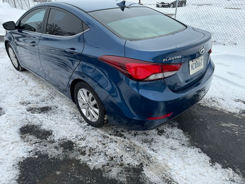 Used 2015 Hyundai Elantra SE w/ Option Group 03 image 2