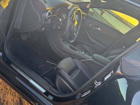 Used 2019 Mercedes-Benz CLA 250 4MATIC image 9