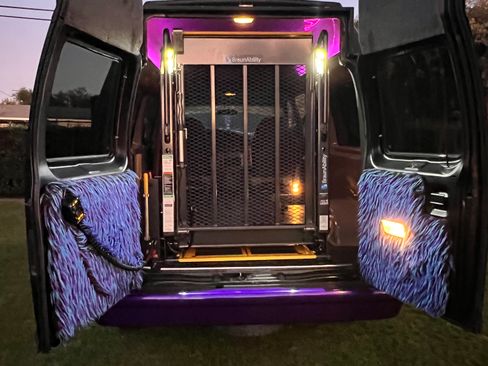 Used 2001 Ford E-250 and Econoline 250 RWD image 6